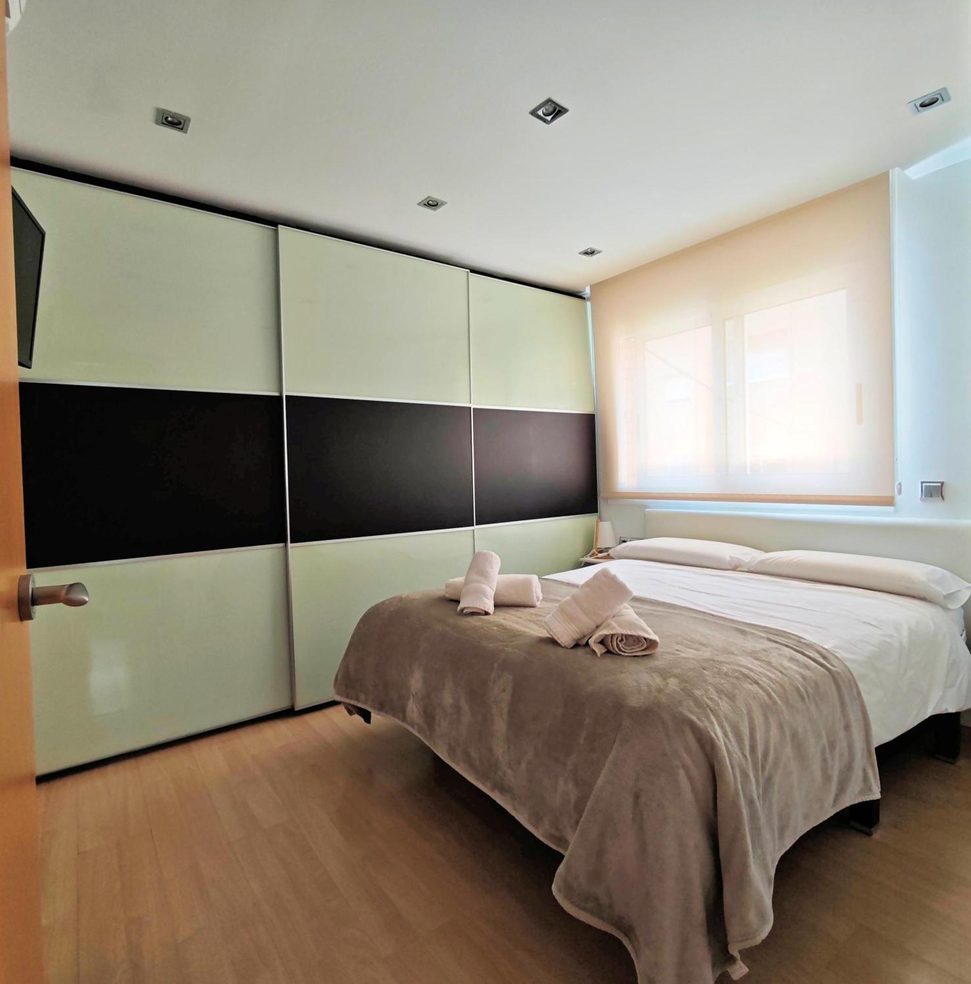 Apartamento Playa Con Piscina Parking Y 2 Habitac 카스테데펠스 외부 사진